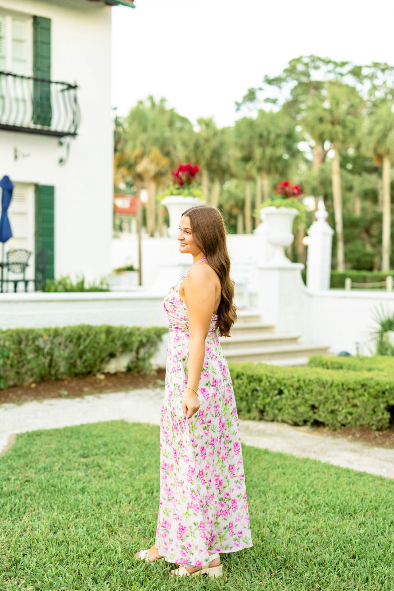 A girl in Jekyll Island for Senior Photoshoot
