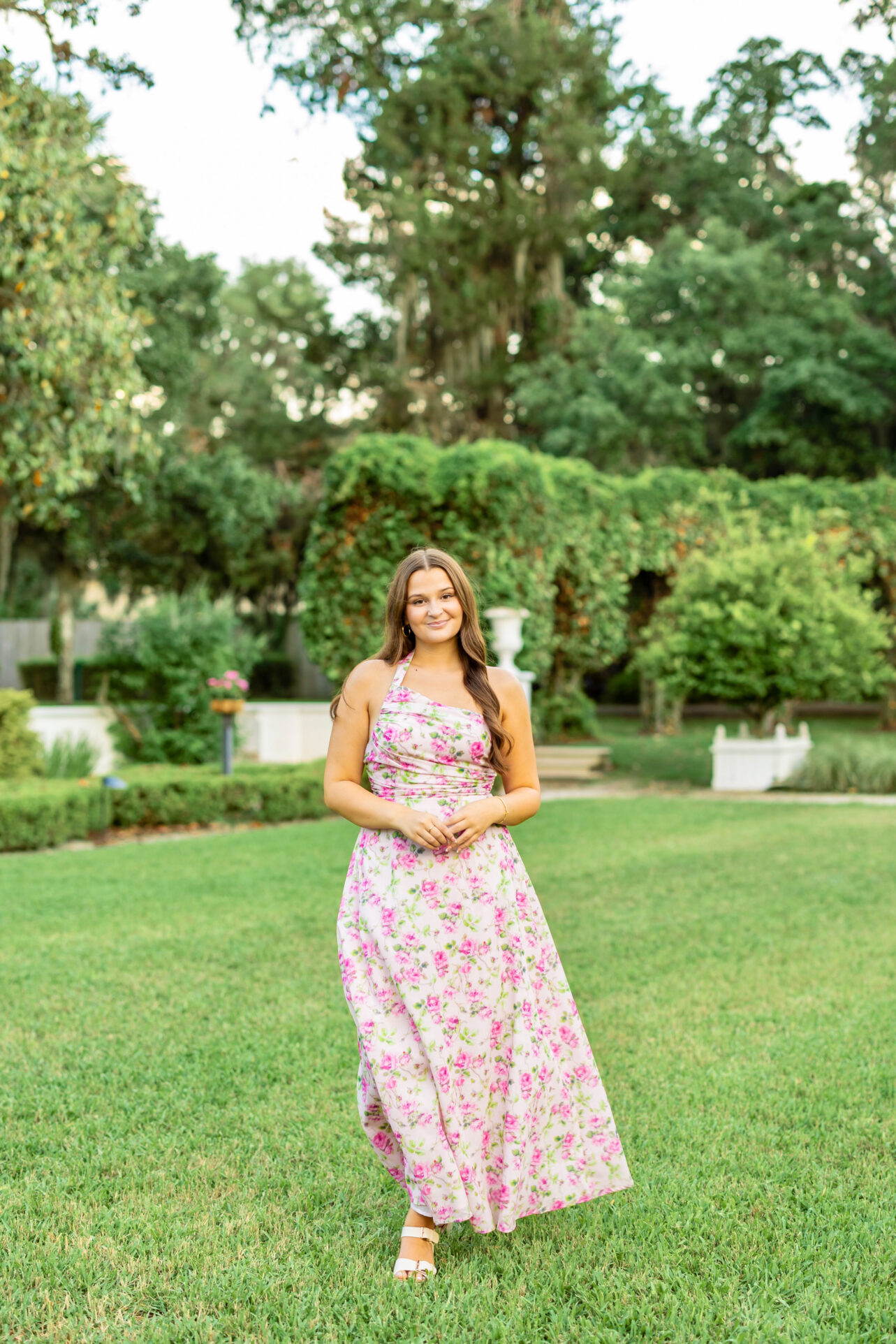A girl in Jekyll Island for Senior Photoshoot