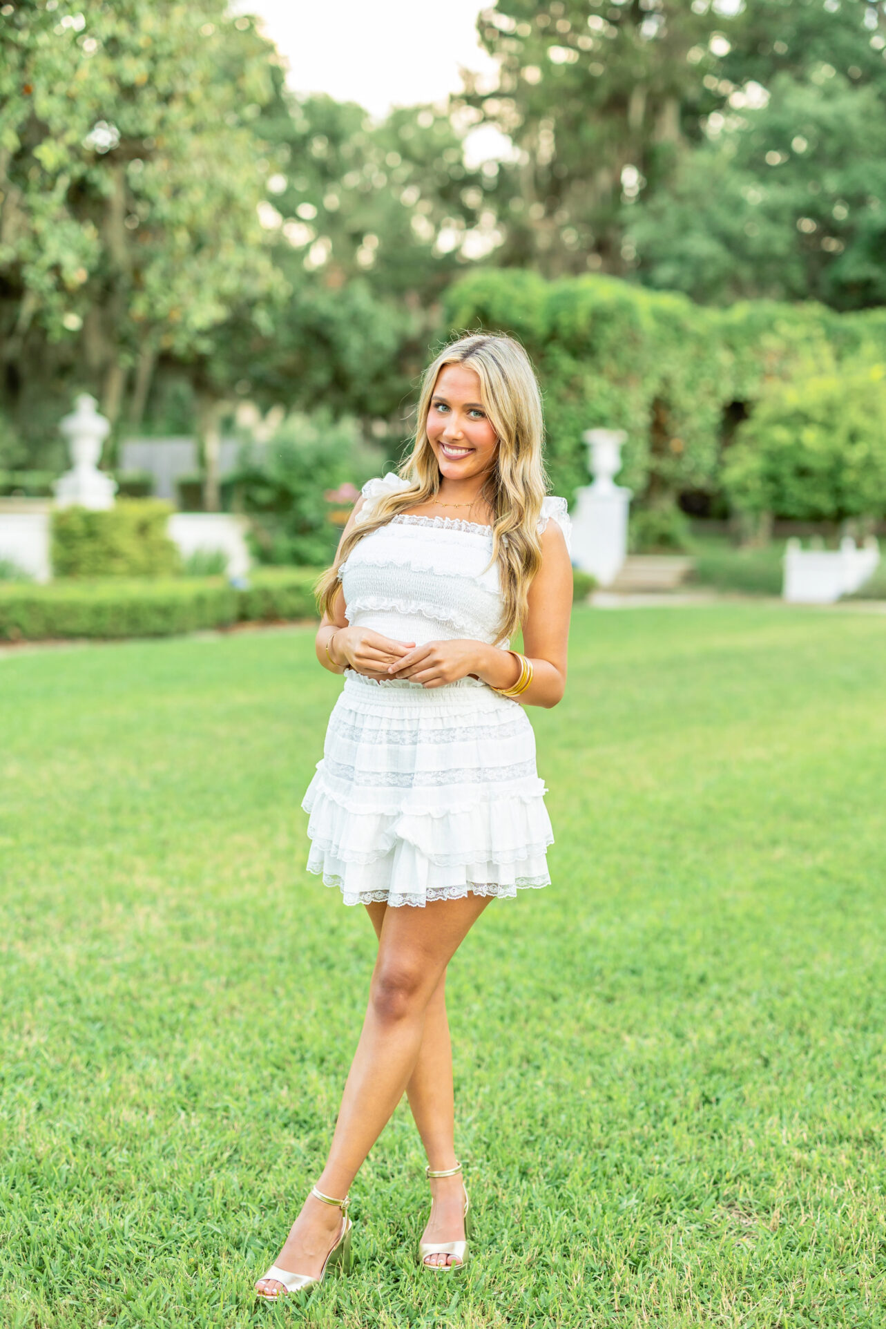 A girl in Jekyll Island for Senior Photos