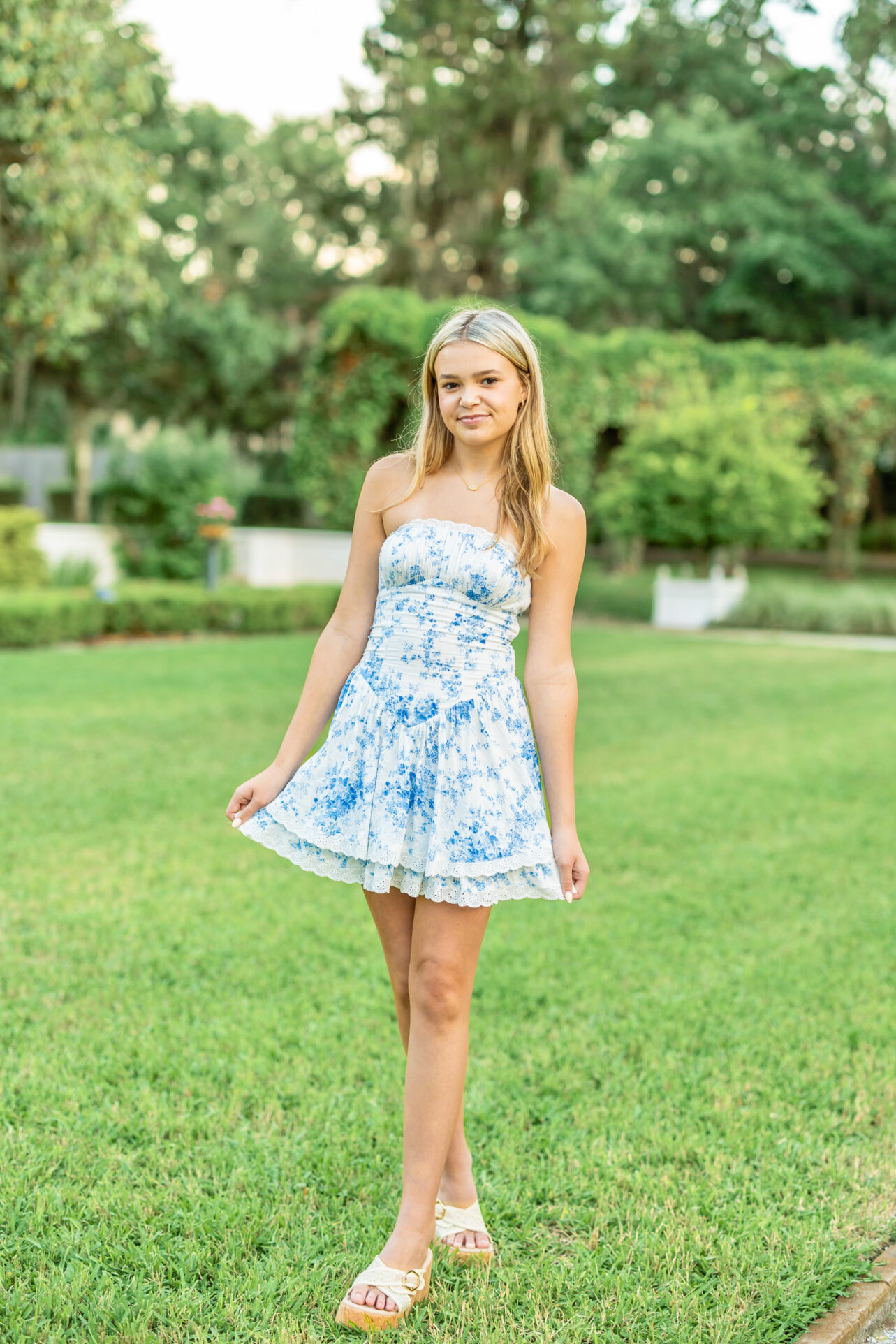 A girl in Jekyll Island for Senior Photoshoot