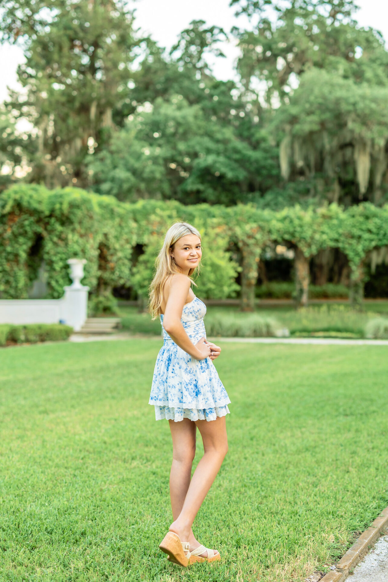 A girl in Jekyll Island for Senior Photoshoot