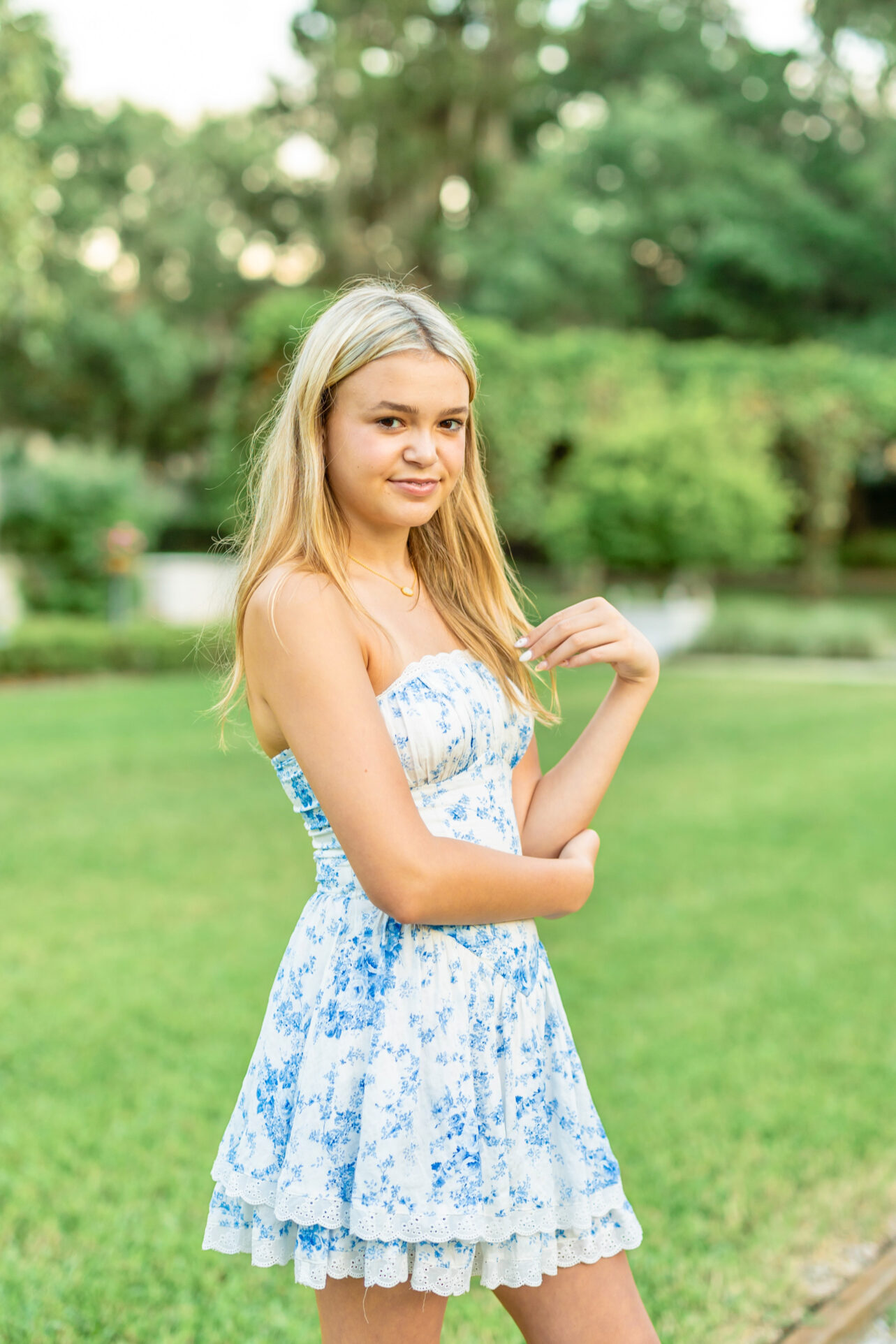 A girl in Jekyll Island for Senior Photoshoot in a cute dress