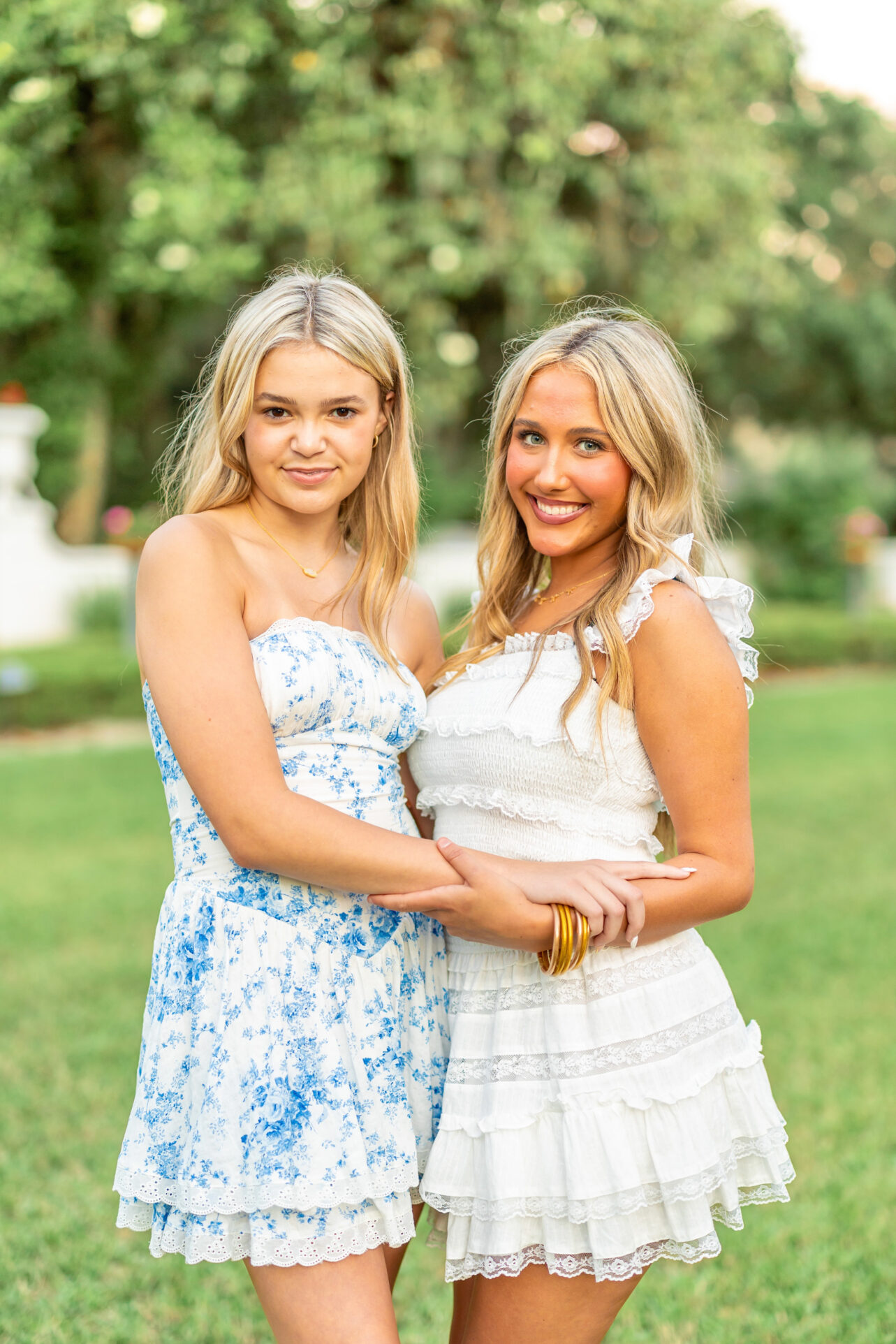 Girls in Jekyll Island for Senior Photos