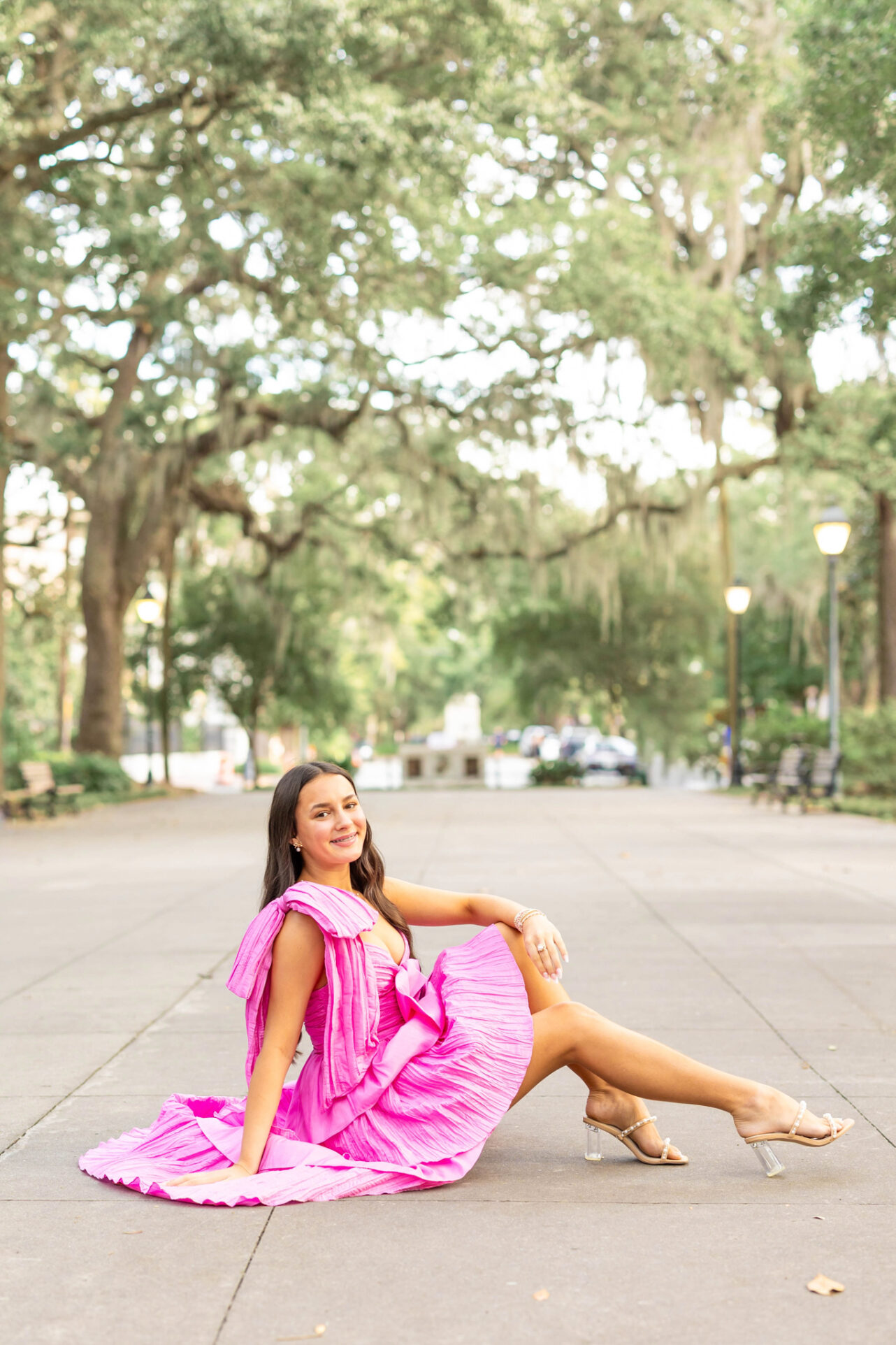 Annabell, High School Girly in Forsyth Park, Savannah having her portraits done by Abi Faith